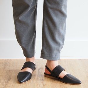 Distinctive Black Flat